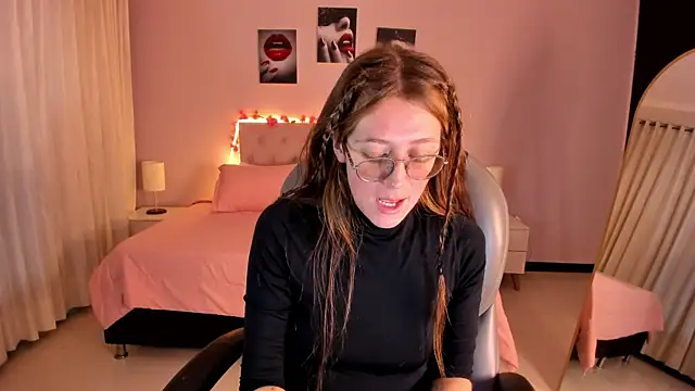 Snapshot of Emily_Warren_ chatting on 05.27.26 Emily Warren online show from 05.27.26