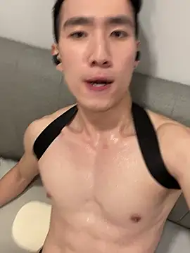 Snapshot of Hon1069 chatting on 03.05.25 Hon1069 online show from 03.05.25