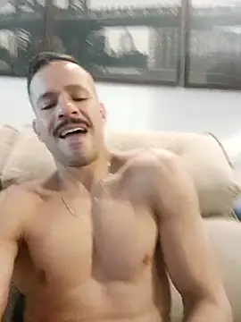 Snapshot of juniortche1313 chatting on 11.04.25 juniortche1313 online show from 11.04.25