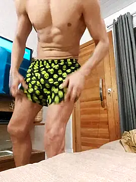 Snapshot of juniortche1313 chatting on 11.14.25 juniortche1313 online show from 11.14.25