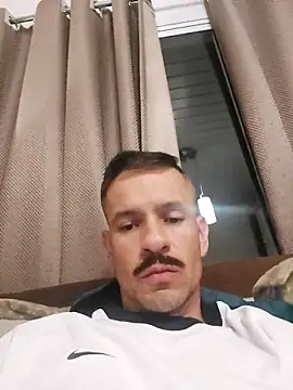 Snapshot of juniortche1313 chatting on 11.24.25 juniortche1313 online show from 11.24.25