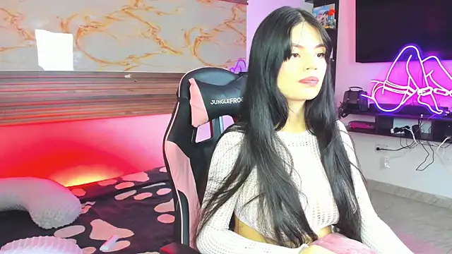 Snapshot of Cloe_roouse chatting on 11.10.25 Cloe roouse online show from 11.10.25