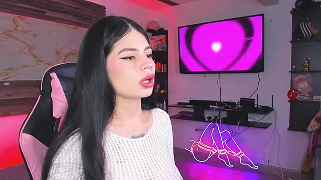 Snapshot of Cloe_roouse chatting on 11.21.25 Cloe roouse online show from 11.21.25