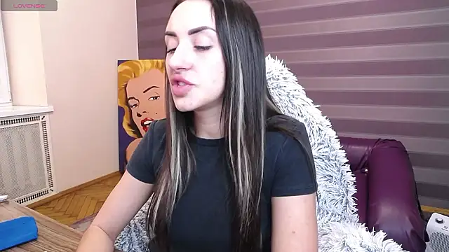 Snapshot of JenniferStone chatting on 03.01.26 JenniferStone online show from 03.01.26