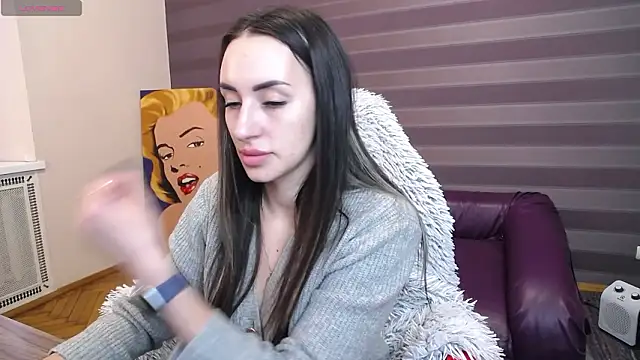 Snapshot of JenniferStone chatting on 03.08.26 JenniferStone online show from 03.08.26