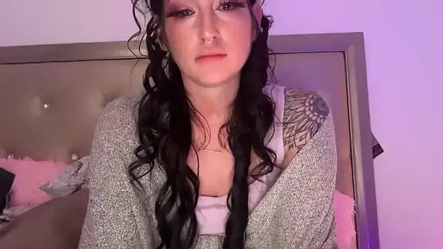 Snapshot of IvyyRosee88 chatting on 10.17.25 IvyyRosee88 online show from 10.17.25