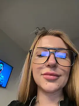 Snapshot of EvaBrooklyn chatting on 02.28.25 EvaBrooklyn online show from 02.28.25