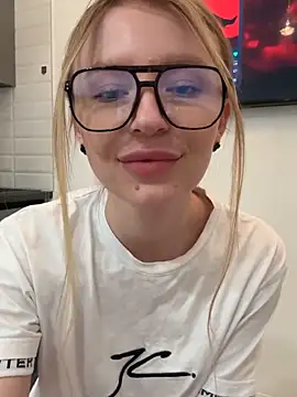 Snapshot of EvaBrooklyn chatting on 03.01.25 EvaBrooklyn online show from 03.01.25