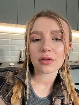 Snapshot of EvaBrooklyn chatting on 03.03.25 EvaBrooklyn online show from 03.03.25