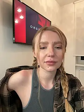 Snapshot of EvaBrooklyn chatting on 03.03.25 EvaBrooklyn online show from 03.03.25