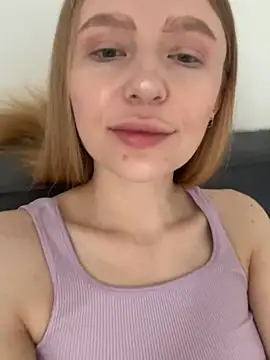 Snapshot of EvaBrooklyn chatting on 03.04.25 EvaBrooklyn online show from 03.04.25