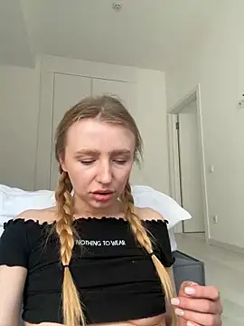 Snapshot of EvaBrooklyn chatting on 03.07.25 EvaBrooklyn online show from 03.07.25