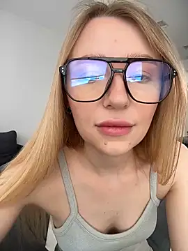 Snapshot of EvaBrooklyn chatting on 03.08.25 EvaBrooklyn online show from 03.08.25