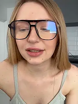 Snapshot of EvaBrooklyn chatting on 03.08.25 EvaBrooklyn online show from 03.08.25