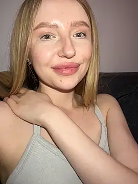 Snapshot of EvaBrooklyn chatting on 03.08.25 EvaBrooklyn online show from 03.08.25