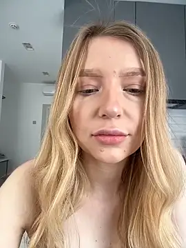 Snapshot of EvaBrooklyn chatting on 03.09.25 EvaBrooklyn online show from 03.09.25