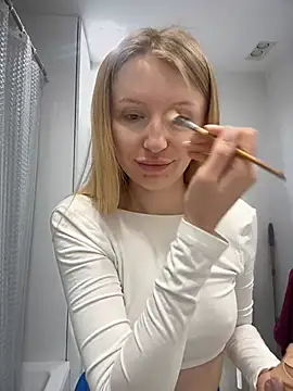 Snapshot of EvaBrooklyn chatting on 03.09.25 EvaBrooklyn online show from 03.09.25