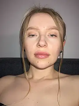 Snapshot of EvaBrooklyn chatting on 03.10.25 EvaBrooklyn online show from 03.10.25