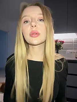 Snapshot of EvaBrooklyn chatting on 03.13.25 EvaBrooklyn online show from 03.13.25