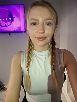 Snapshot of EvaBrooklyn chatting on 03.14.25 EvaBrooklyn online show from 03.14.25