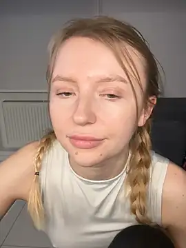 Snapshot of EvaBrooklyn chatting on 03.14.25 EvaBrooklyn online show from 03.14.25