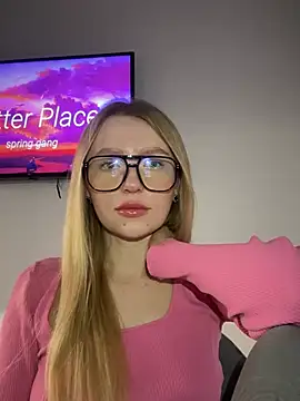 Snapshot of EvaBrooklyn chatting on 03.15.25 EvaBrooklyn online show from 03.15.25