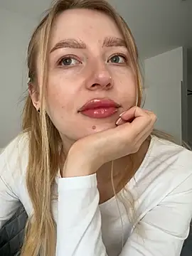 Snapshot of EvaBrooklyn chatting on 03.16.25 EvaBrooklyn online show from 03.16.25