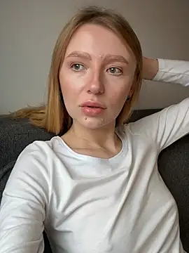 Snapshot of EvaBrooklyn chatting on 03.16.25 EvaBrooklyn online show from 03.16.25