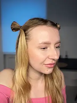 Snapshot of EvaBrooklyn chatting on 03.17.25 EvaBrooklyn online show from 03.17.25