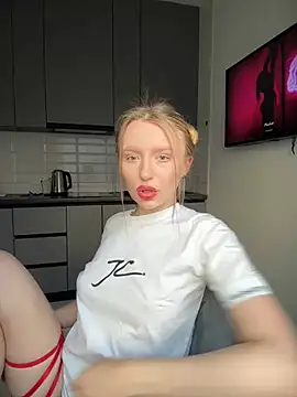 Snapshot of EvaBrooklyn chatting on 03.22.25 EvaBrooklyn online show from 03.22.25