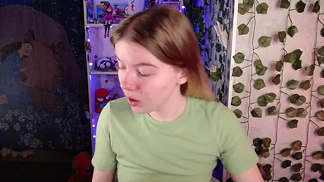 Snapshot of Strawberry_juli chatting on 03.04.25 Strawberry juli online show from 03.04.25