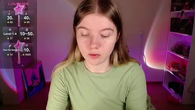 Snapshot of Strawberry_juli chatting on 09.26.25 Strawberry juli online show from 09.26.25