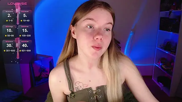 Snapshot of Strawberry_juli chatting on 10.02.25 Strawberry juli online show from 10.02.25