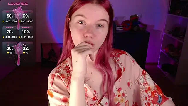 Snapshot of Strawberry_juli chatting on 11.02.25 Strawberry juli online show from 11.02.25