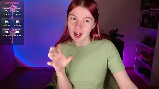 Snapshot of Strawberry_juli chatting on 11.16.25 Strawberry juli online show from 11.16.25