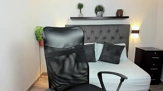 dulce victoriaa  online show from 03.15.25