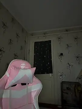 Snapshot of MrrKate chatting on 11.22.25 MrrKate online show from 11.22.25