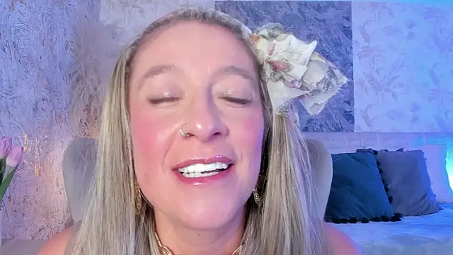 Liannaa  online show from 11.26.25