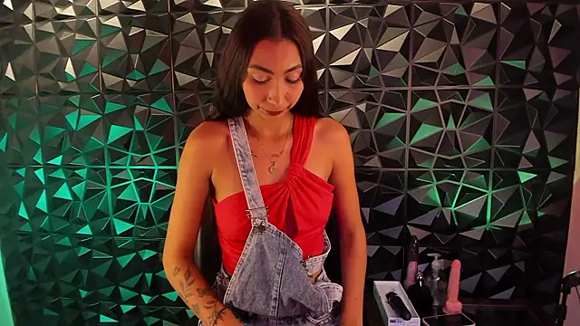 Snapshot of angeldreams_15 chatting on 02.12.26 angeldreams 15 online show from 02.12.26