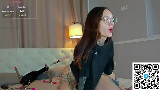 Snapshot of Selena_Sharp chatting on 07.04.26 Selena Sharp online show from 07.04.26