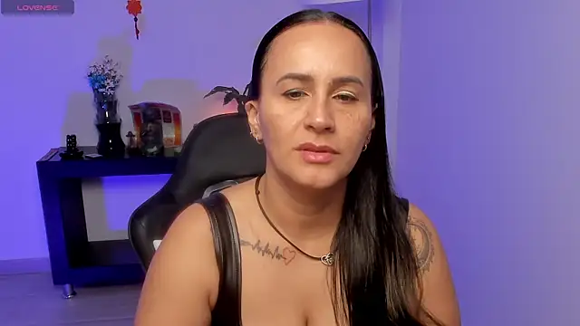 Snapshot of Sara_Charmy chatting on 06.12.26 Sara Charmy online show from 06.12.26