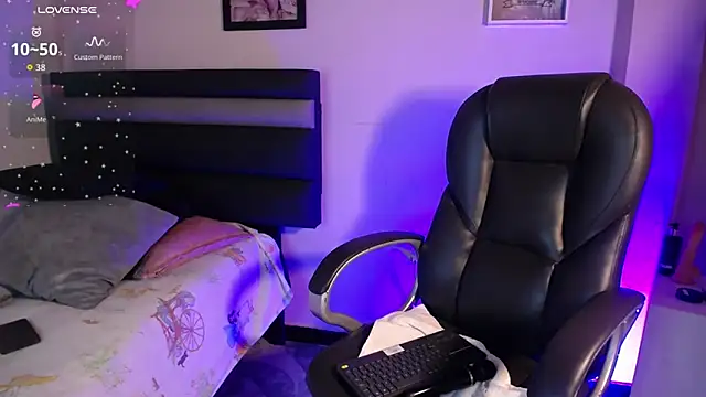 Snapshot of Oriana_gh chatting on 09.18.25 Oriana gh online show from 09.18.25