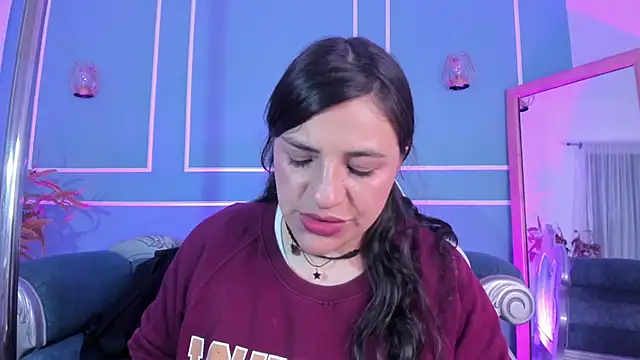 TaraTaylorr online show from 11.04.25