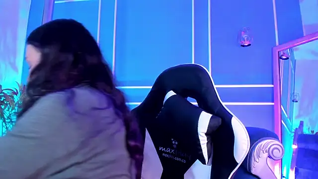 TaraTaylorr online show from 11.28.25