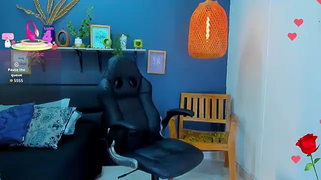 Snapshot of yessila_parker chatting on 02.19.26 yessila parker online show from 02.19.26