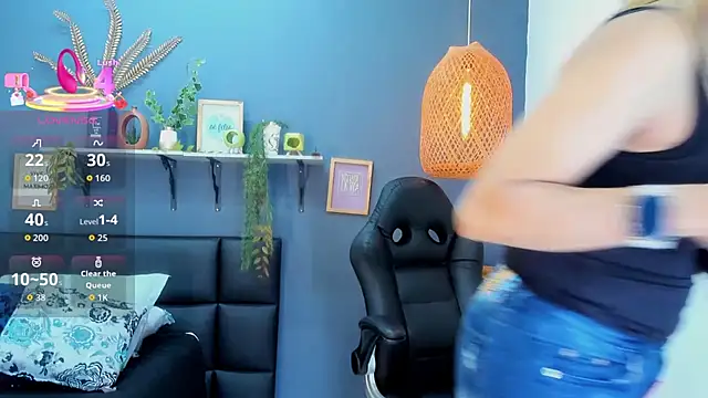 Snapshot of yessila_parker chatting on 02.25.26 yessila parker online show from 02.25.26