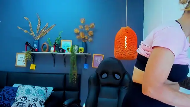 Snapshot of yessila_parker chatting on 02.28.26 yessila parker online show from 02.28.26