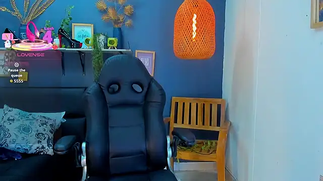 Snapshot of yessila_parker chatting on 03.03.26 yessila parker online show from 03.03.26