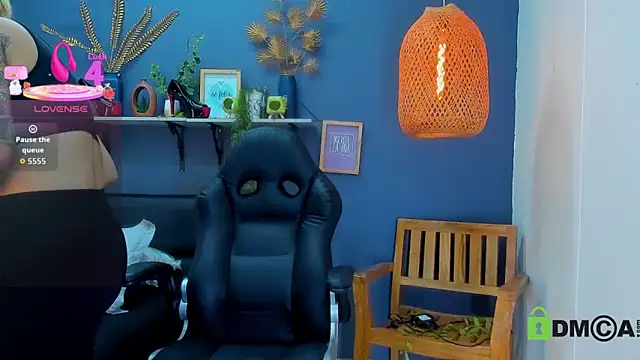 Snapshot of yessila_parker chatting on 03.10.26 yessila parker online show from 03.10.26