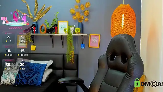 Snapshot of yessila_parker chatting on 03.17.26 yessila parker online show from 03.17.26